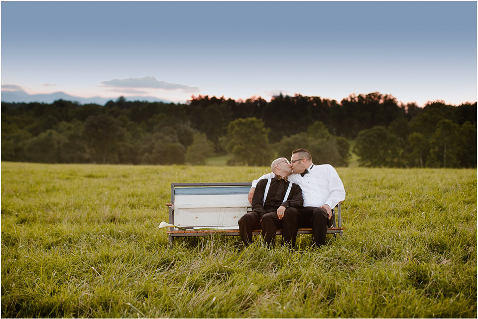 rustic-barn-wedding-virginia-sunset-field-tailgate-bench