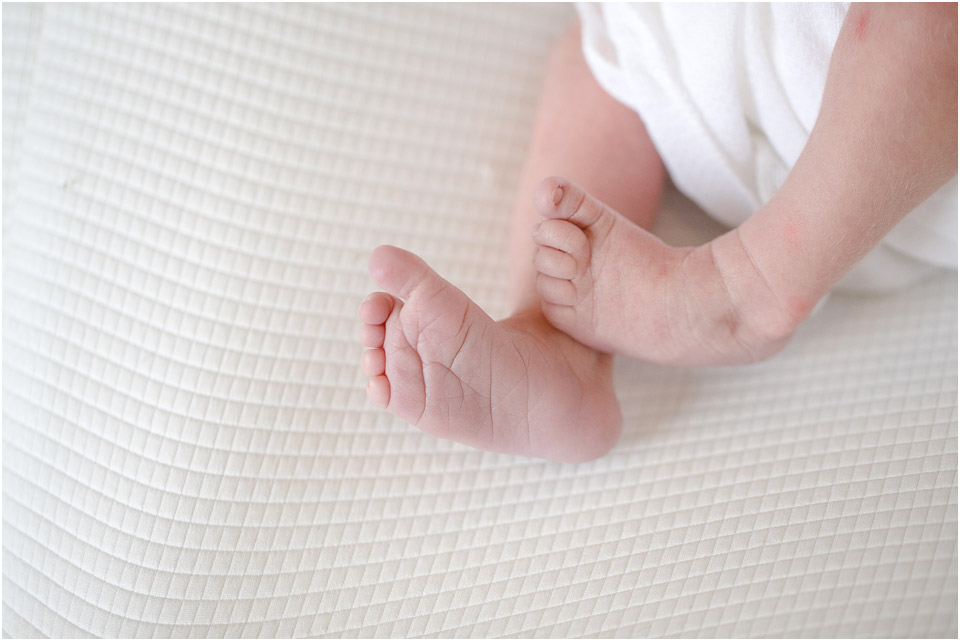 newborn-photography-inspiration-baby-details-feet-shot