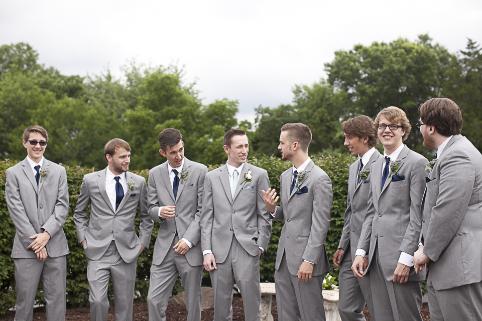 rustic-outdoor-wedding-groomsmen