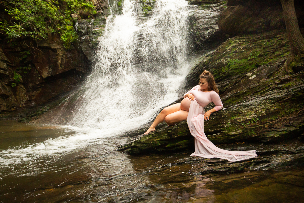 hanging rock maternity photos with waterfall