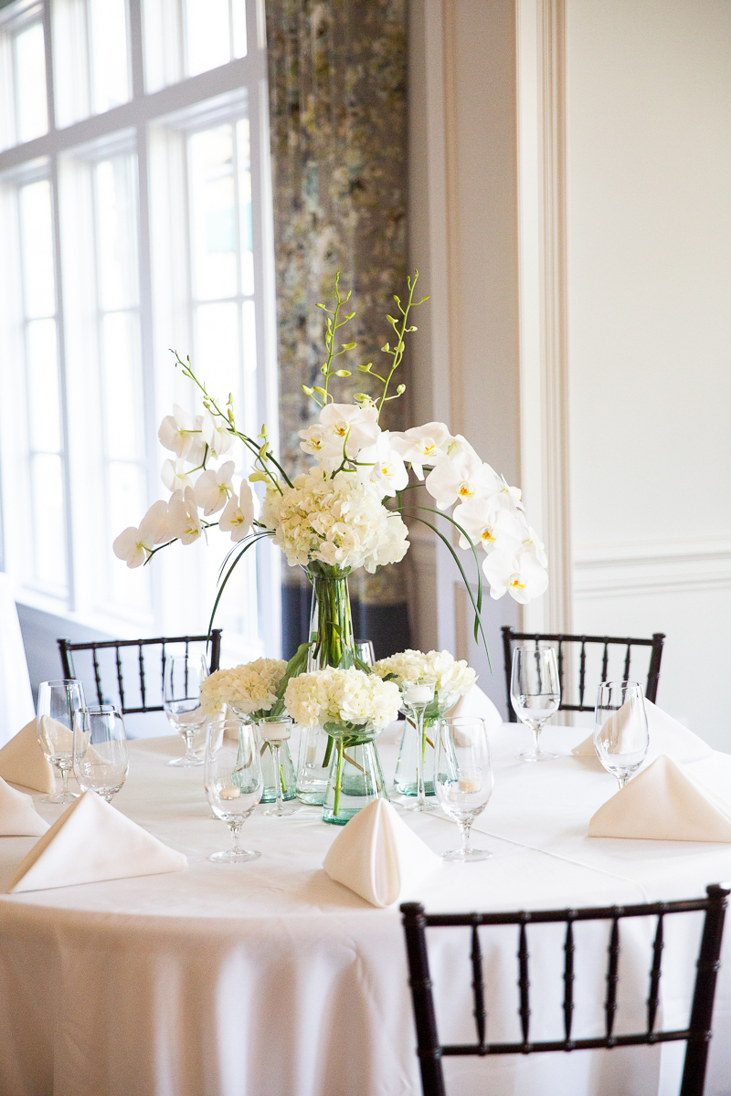 White floral table decor at Pinehurst wedding