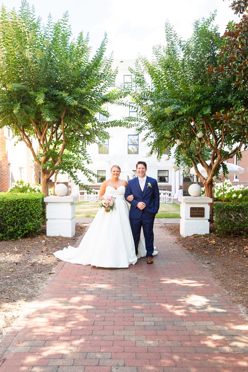 Holly Inn courtyard wedding photos
